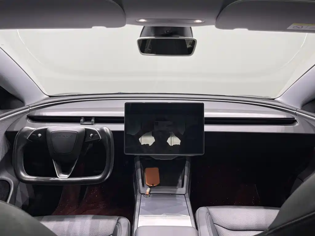 Tesla Model 3 — миниатюра 2