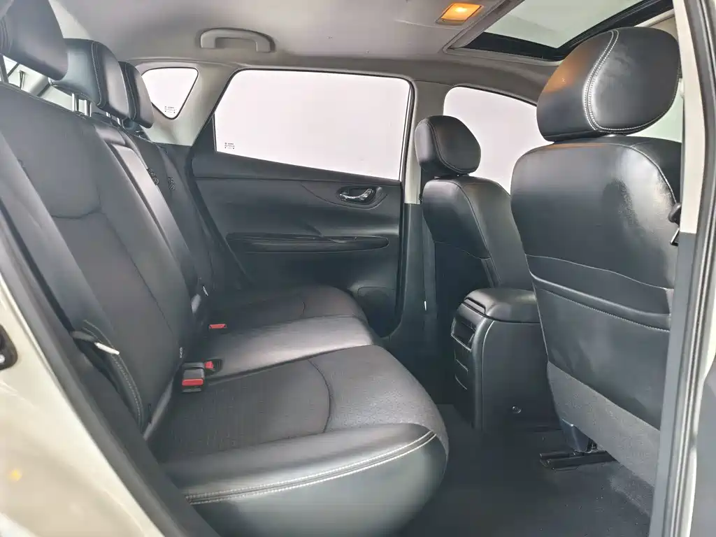 Nissan Tiida — миниатюра 15