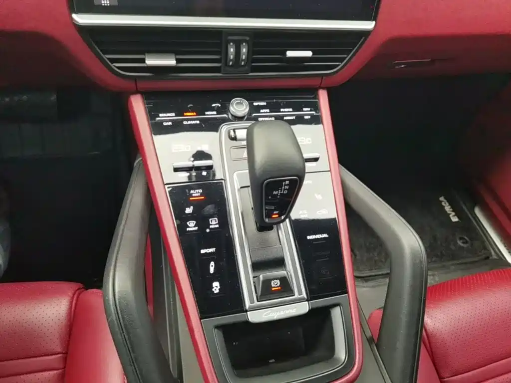 Porsche Cayenne — миниатюра 14