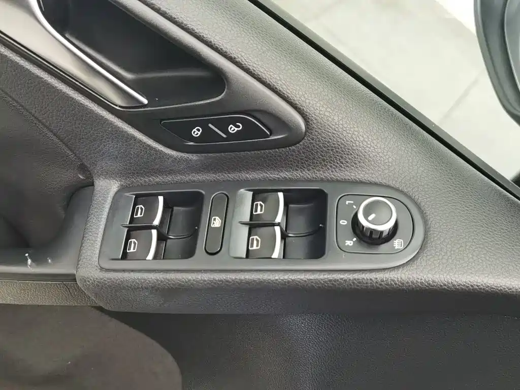 Volkswagen Golf — миниатюра 9
