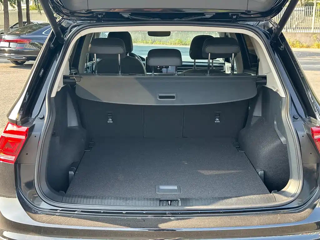 Volkswagen Tiguan L — миниатюра 16