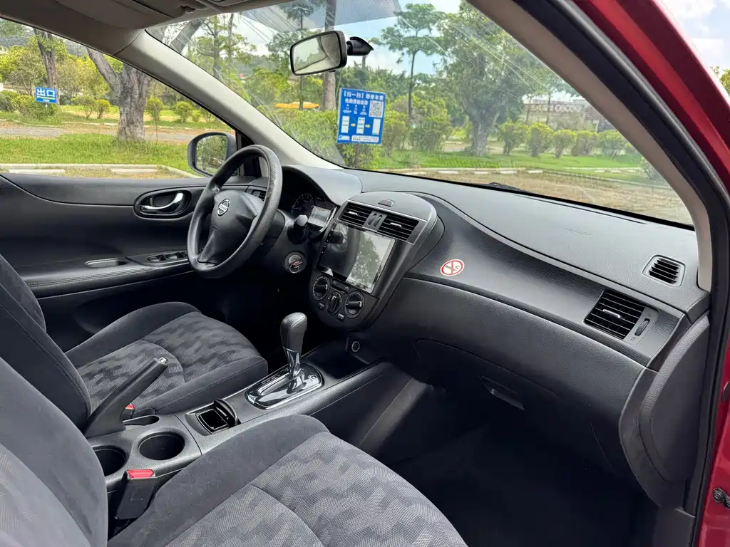 Nissan Tiida — миниатюра 14