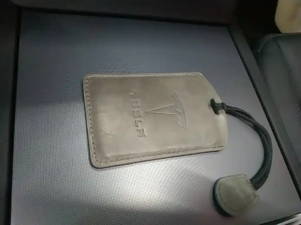 Tesla Model 3 — миниатюра 9