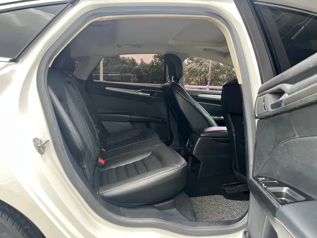 Ford Mondeo — миниатюра 21