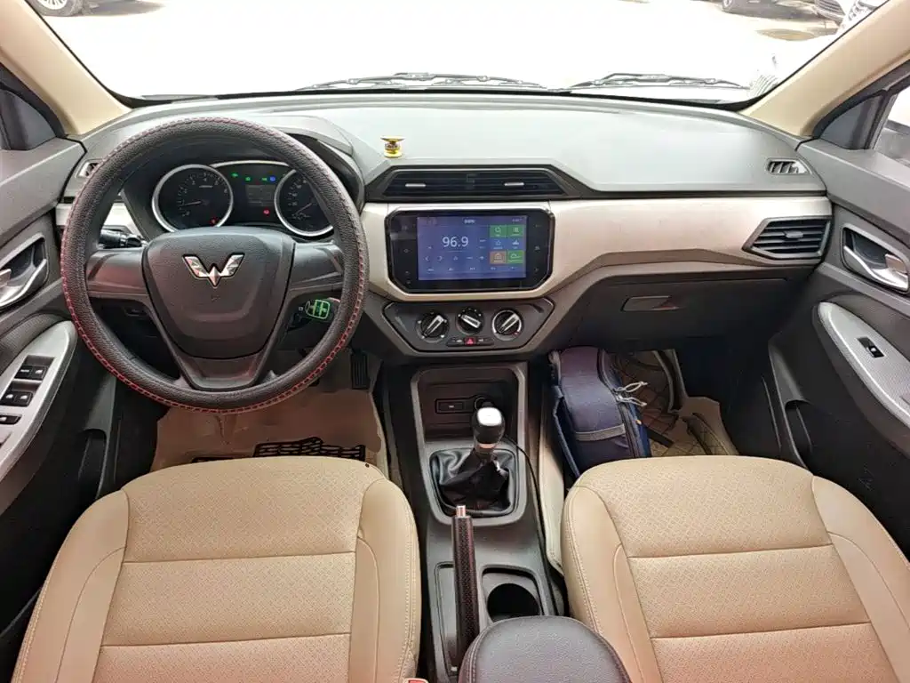 Wuling Hongguang — миниатюра 10