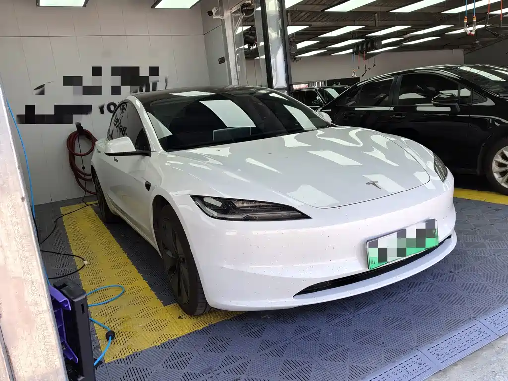 Tesla Model 3 — миниатюра 3