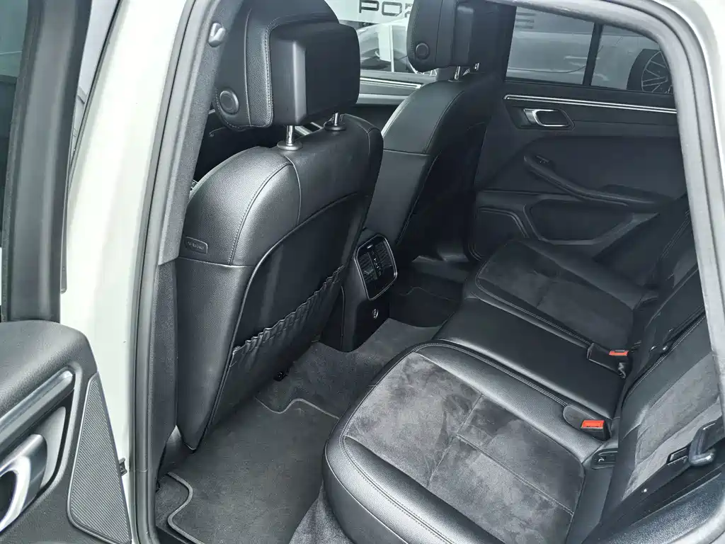 Porsche Macan — миниатюра 6