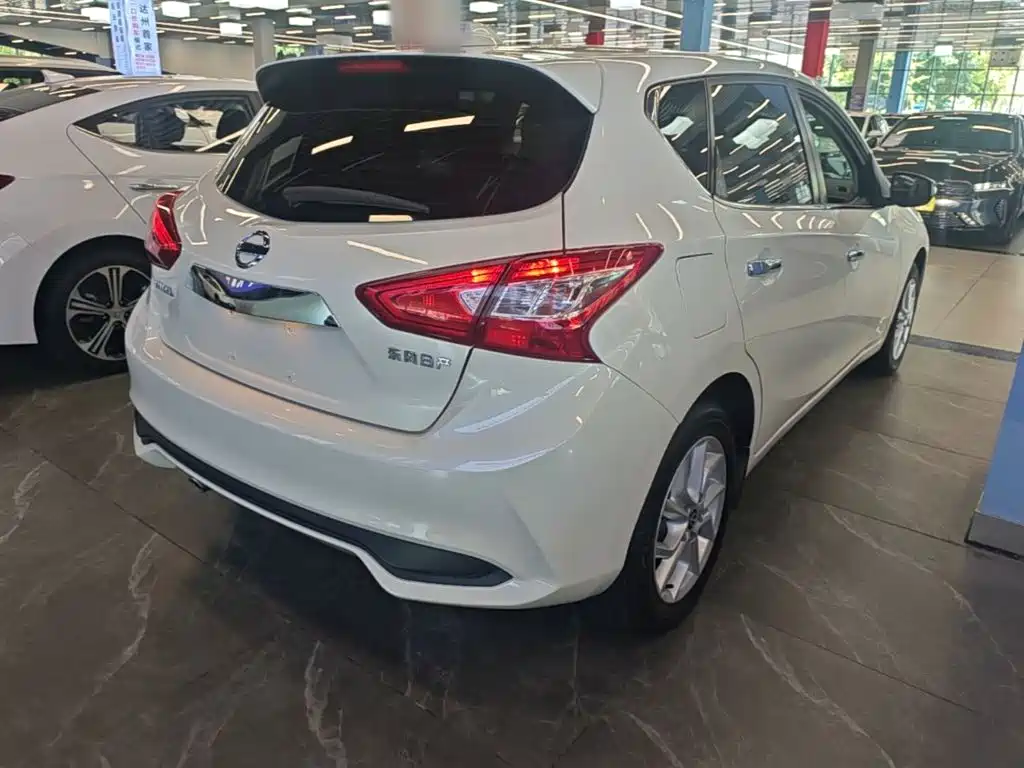 Nissan Tiida — миниатюра 7