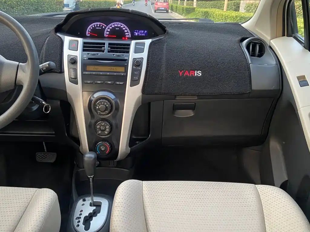 Toyota Yaris — миниатюра 9