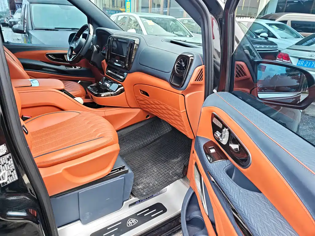 Mercedes-Benz Vito 2024 2.0T Elite 7 мест
