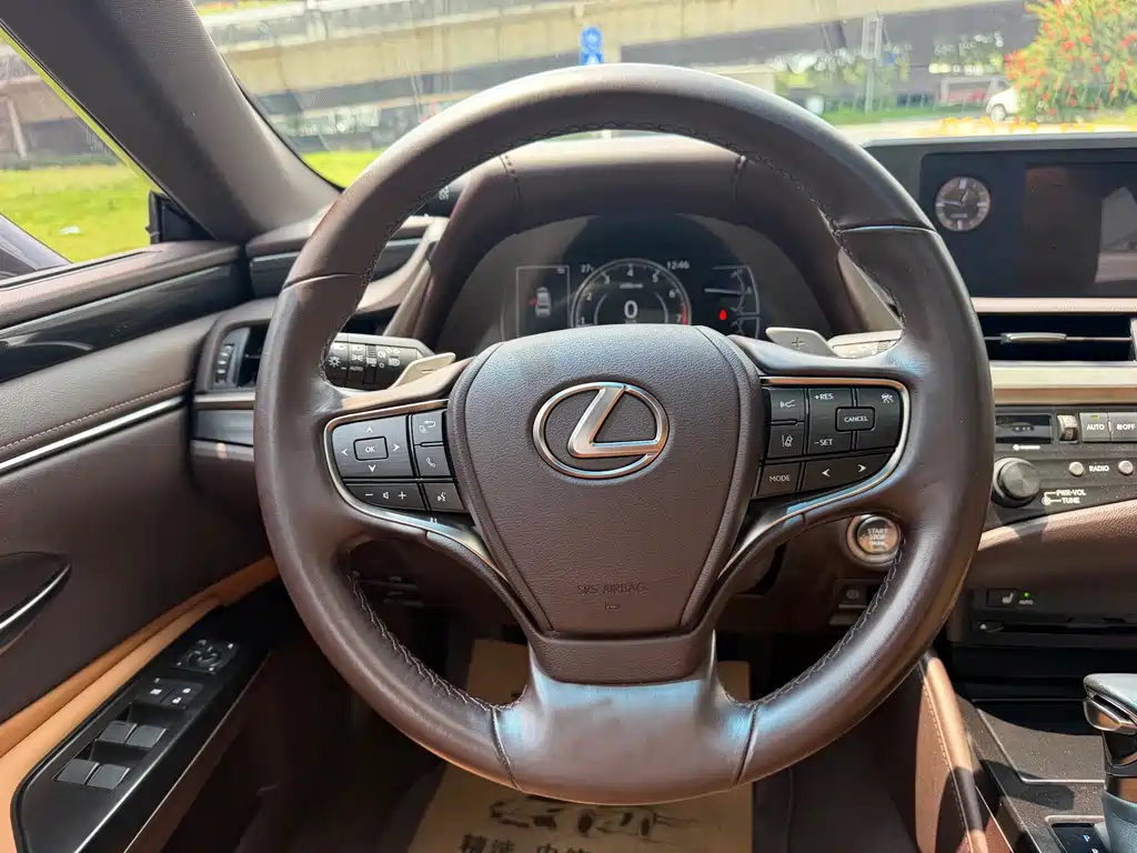 Lexus ES — миниатюра 10