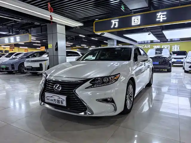 2017 Lexus ES