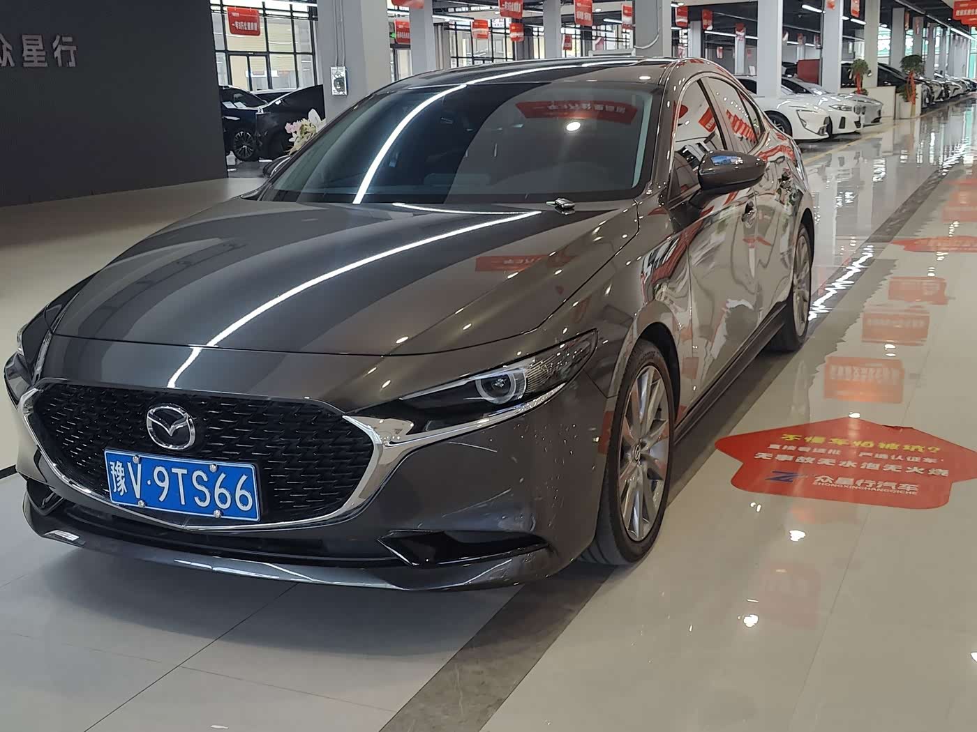 Mazda Mazda3 Axela 2.0 л 2022 г. Серебристо-серый, пробег 50000 км