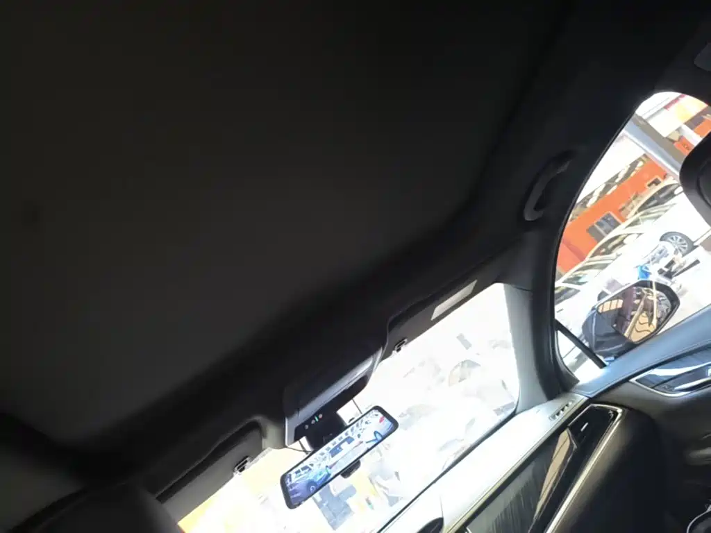Cadillac XT6 — миниатюра 18