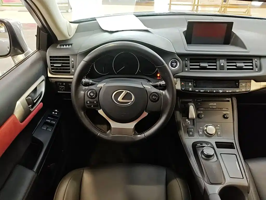 Lexus CT — миниатюра 15