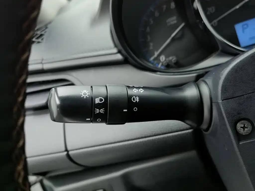 Toyota Yaris L — миниатюра 21