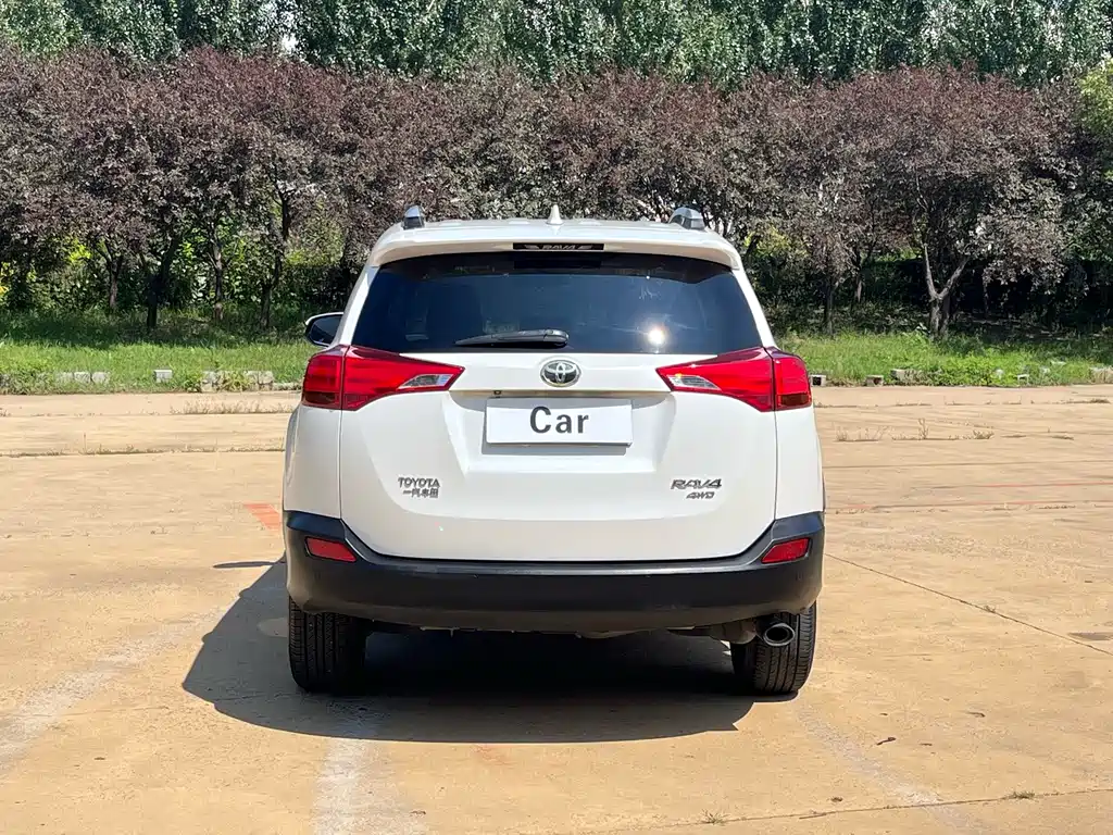 Toyota RAV4 — миниатюра 7