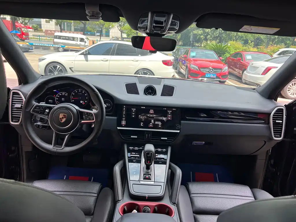 Porsche Cayenne — миниатюра 21