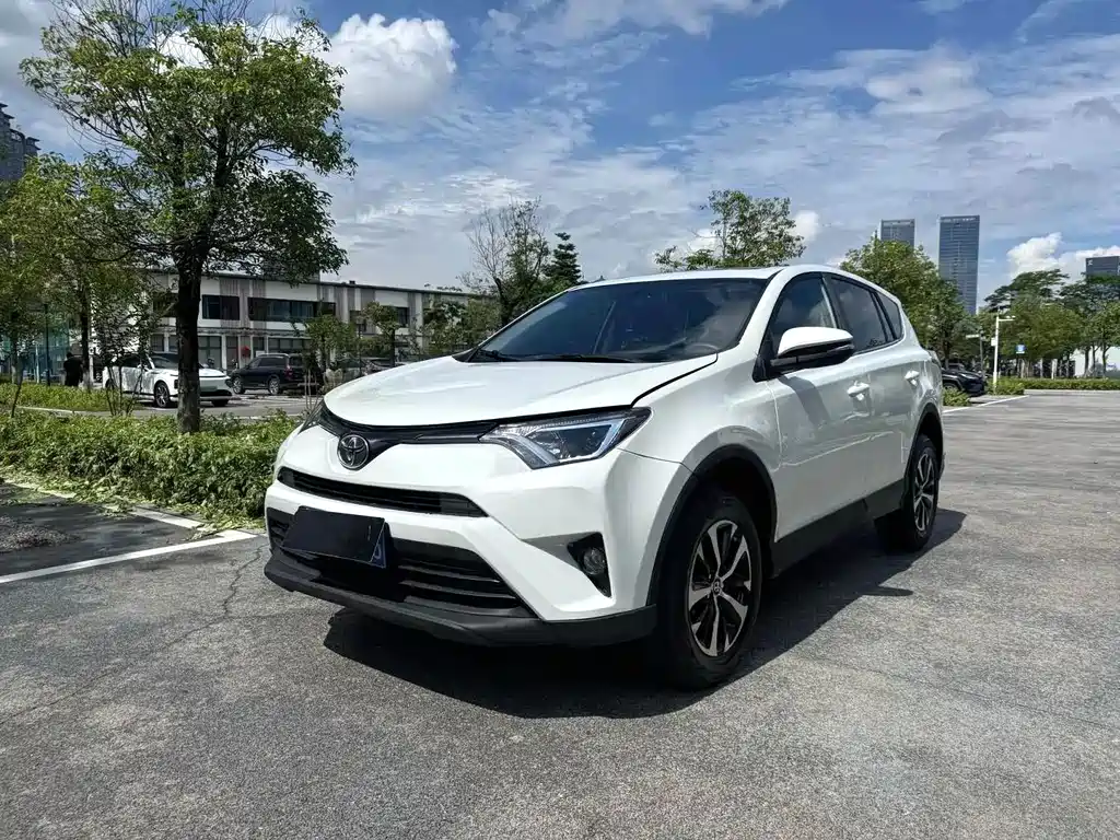 2018 Toyota RAV 4 - zdjęcie 1 z 15