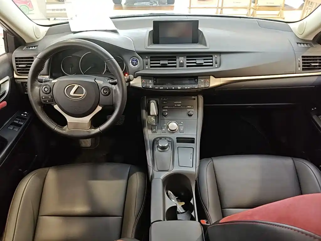 Lexus CT — миниатюра 14