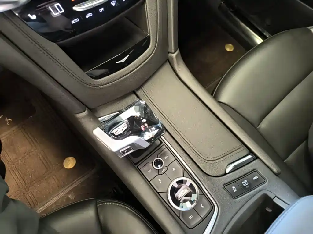 Cadillac XT6 — миниатюра 14