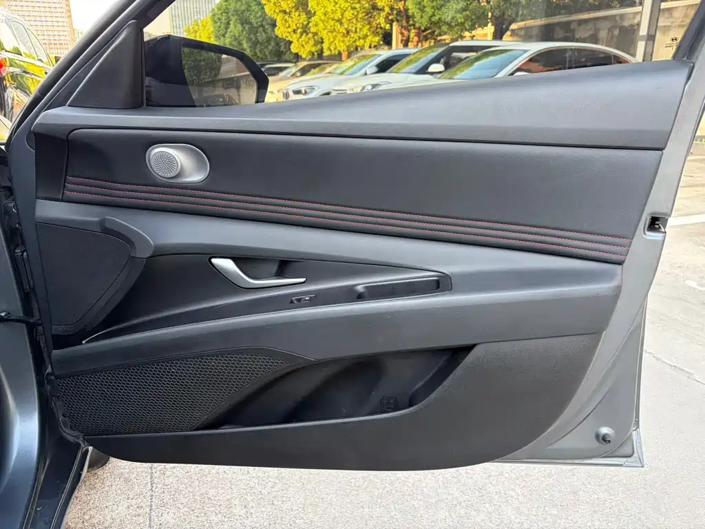 Hyundai Elantra — миниатюра 19