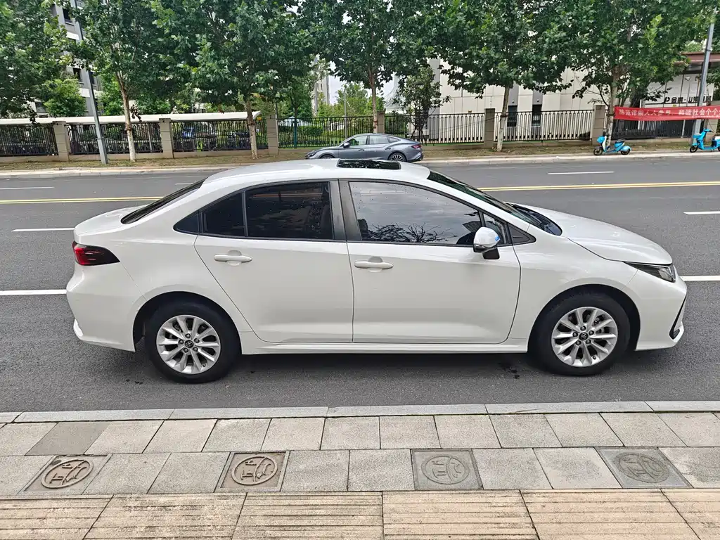 Toyota Corolla — миниатюра 4