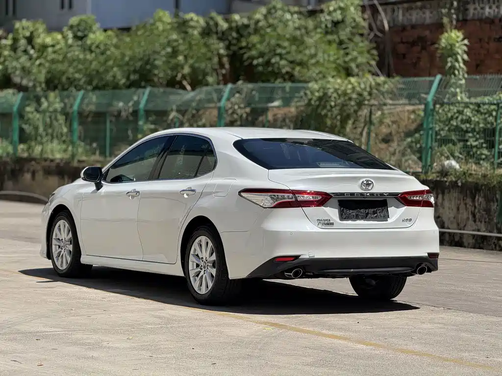 Toyota Camry — миниатюра 3