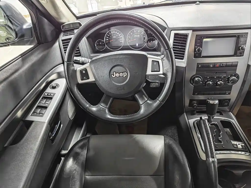 Jeep Grand Cherokee (Import) — миниатюра 12