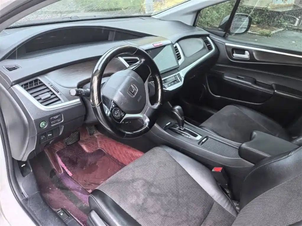 Honda Jade 2014 1.8L AT Comfort Elite 5 мест