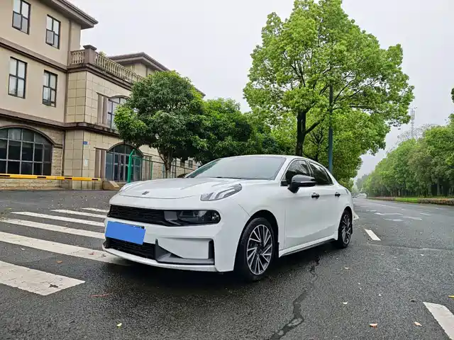 2021 Lynk & Co 03