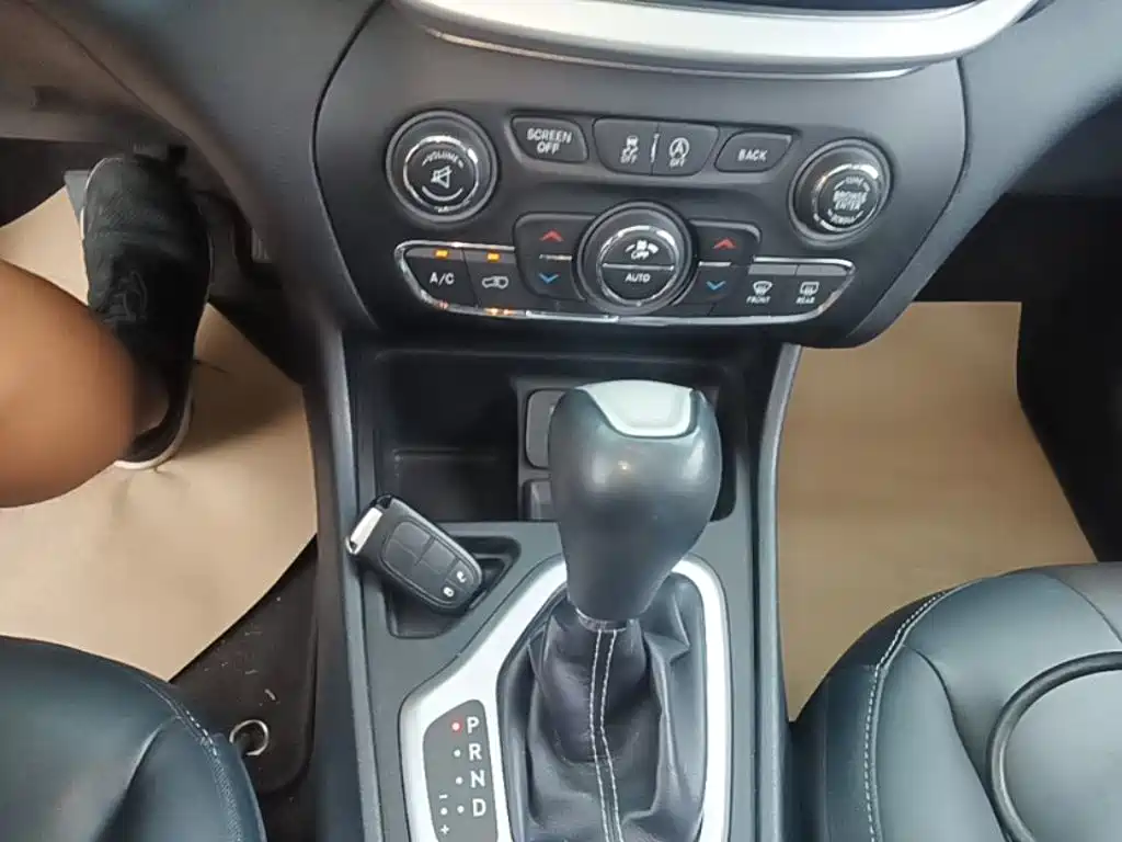 Jeep Cherokee — миниатюра 14