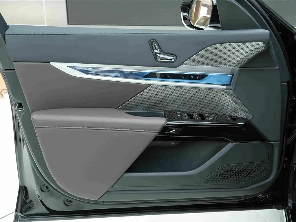 BMW 7 Series — миниатюра 14