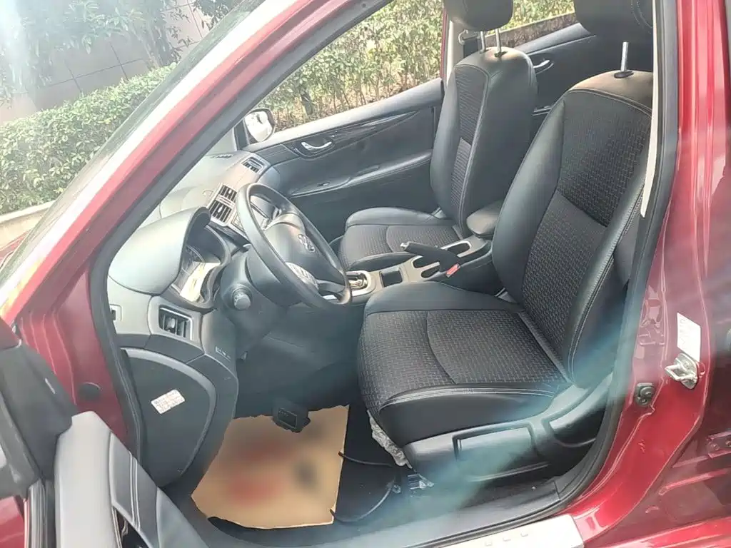 Nissan Tiida — миниатюра 15