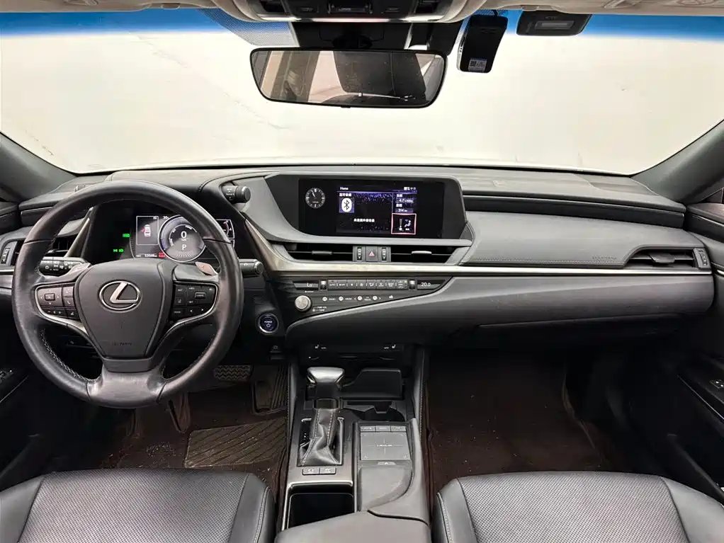 Lexus ES 2020 300h