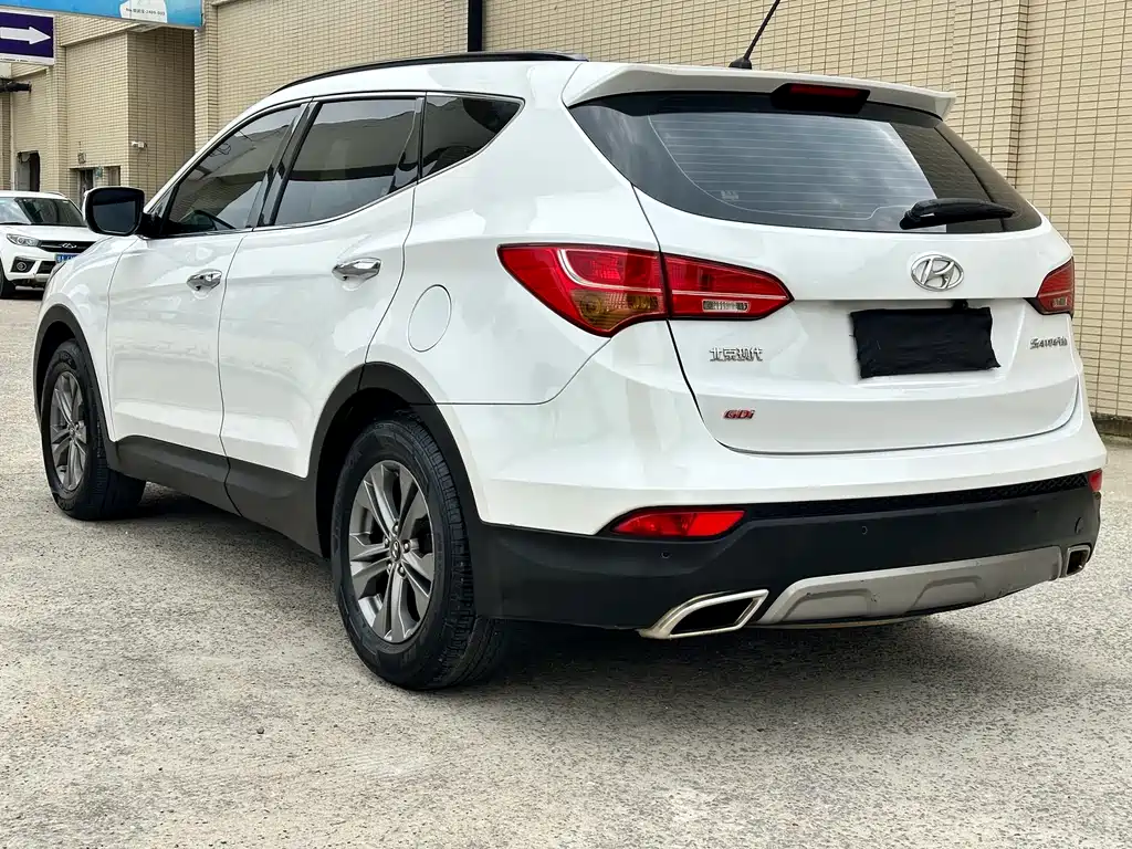 Hyundai Santa Fe 2013 2.4L AT