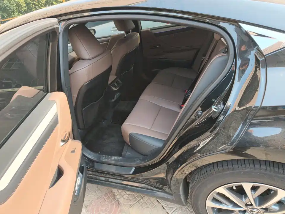 Lexus ES — миниатюра 8