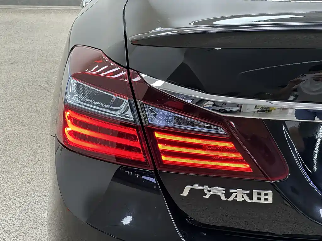 Honda Accord — миниатюра 13