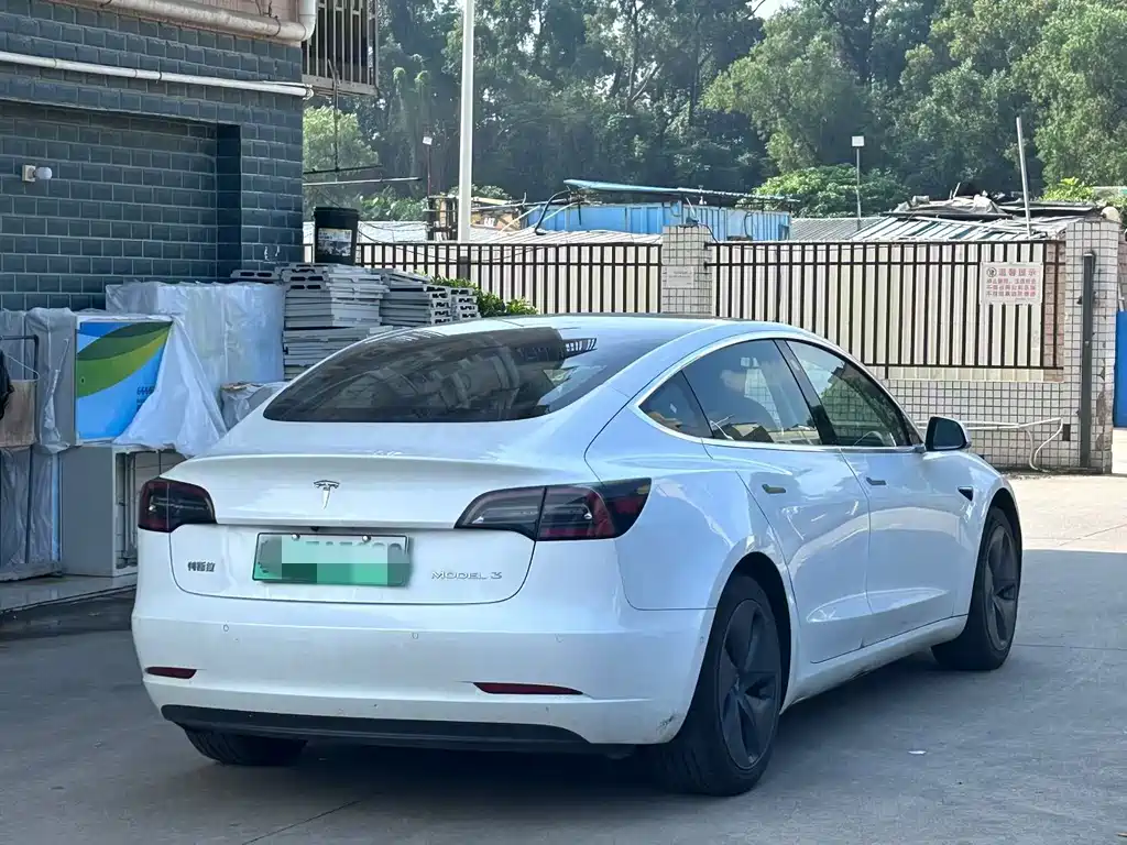 Tesla Model 3 — миниатюра 3