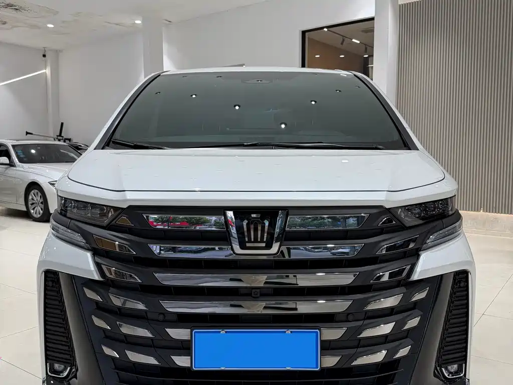 Toyota Vellfire — миниатюра 2