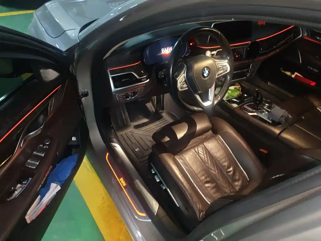 BMW 7 Series — миниатюра 14