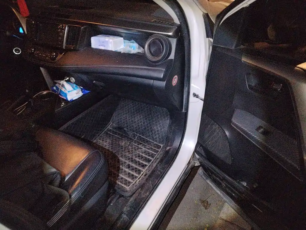Toyota RAV4 — миниатюра 19