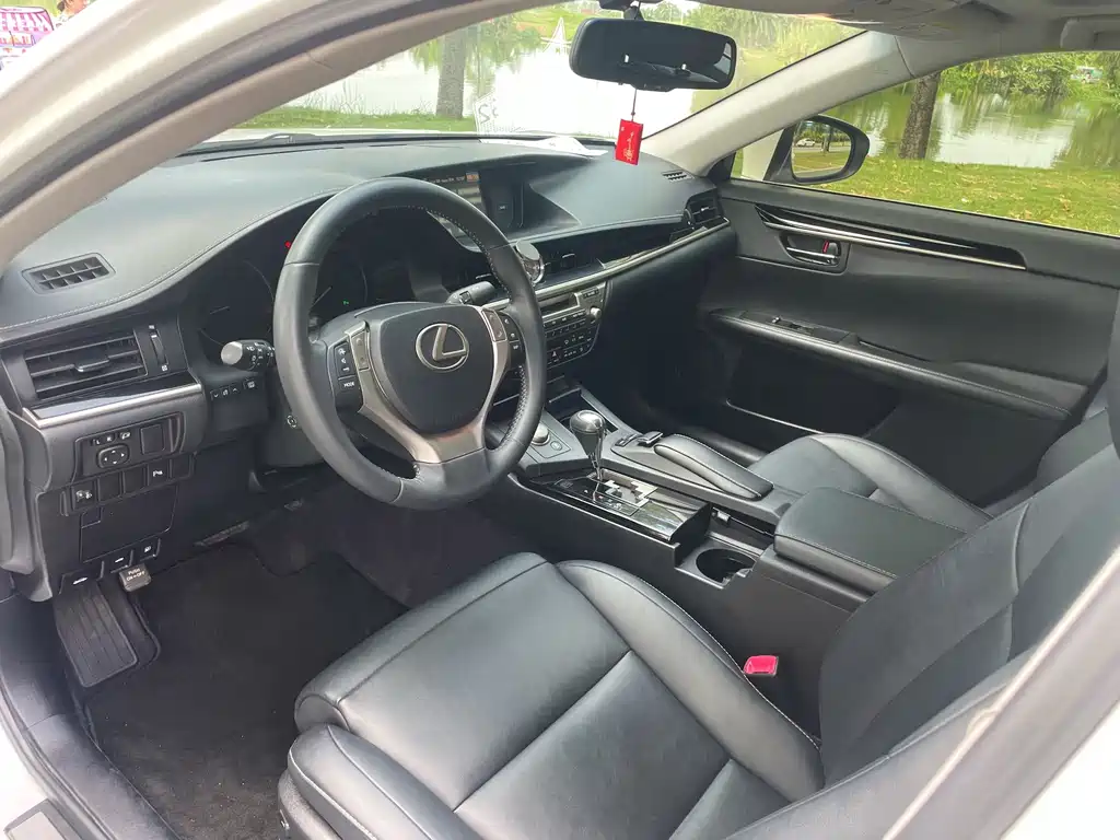 Lexus ES — миниатюра 13