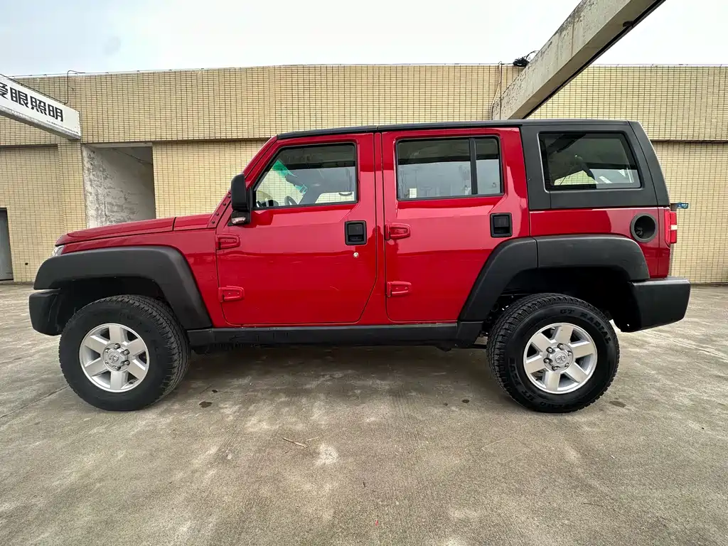 BAIC BJ40 2016 40L 2.0T MT Luxury