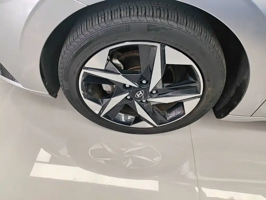 Hyundai Elantra — миниатюра 23
