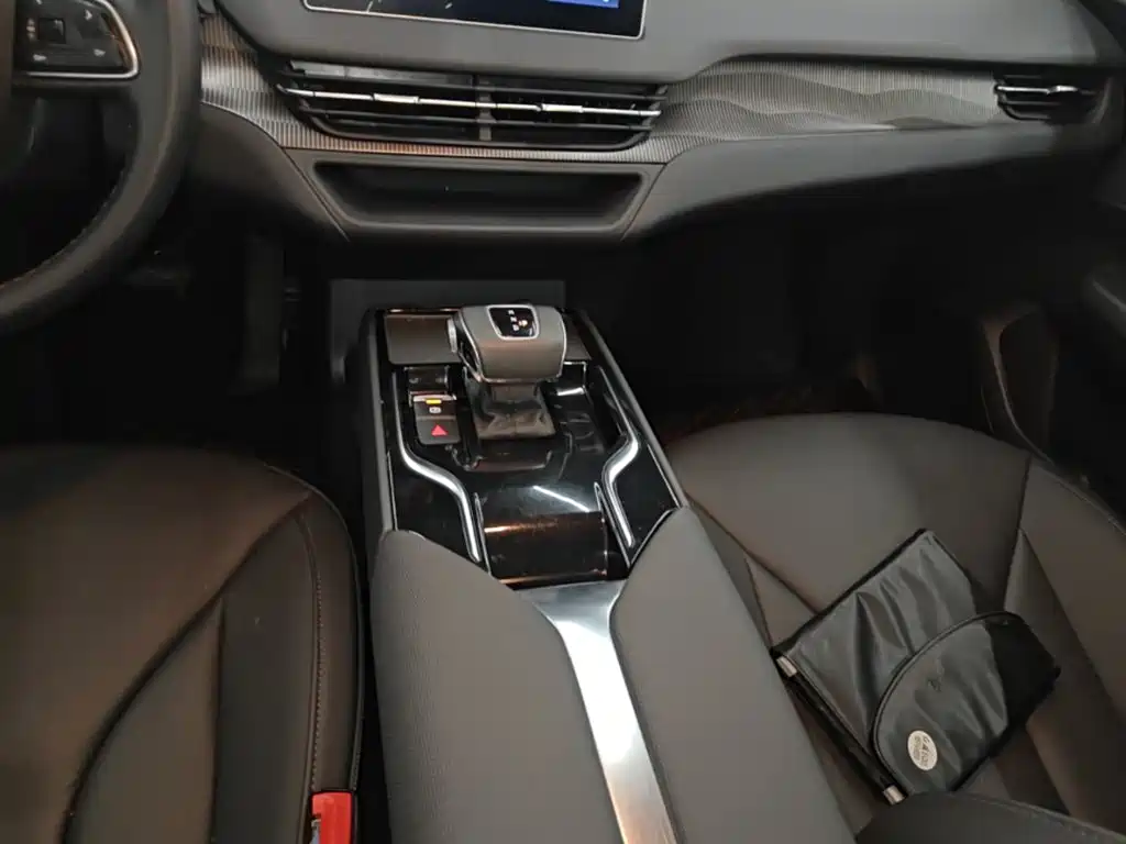 Hongqi Hongqi E-QM5 — миниатюра 14
