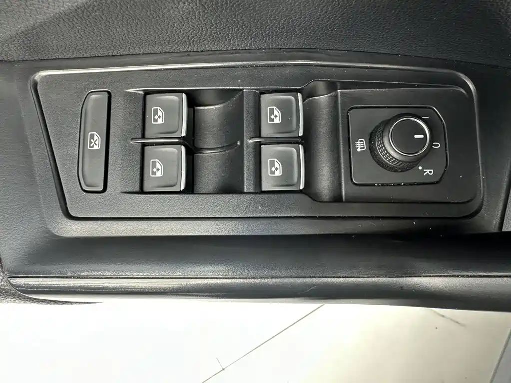 Volkswagen T-Roc — миниатюра 14