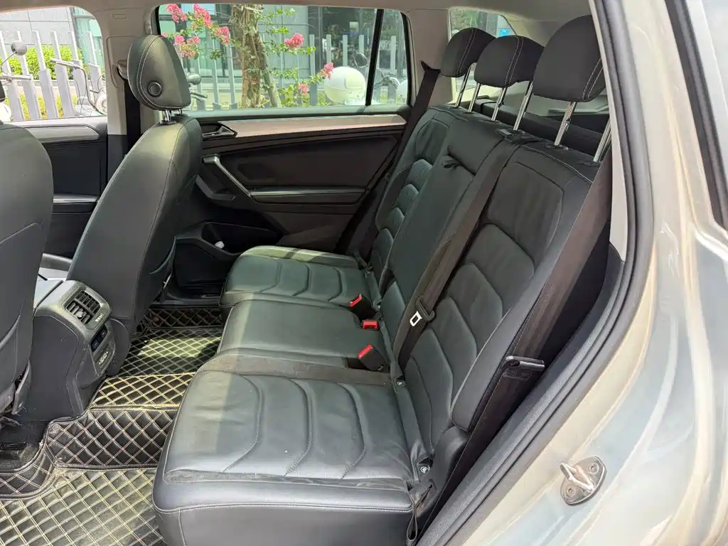 Volkswagen Tiguan L PHEV — миниатюра 12