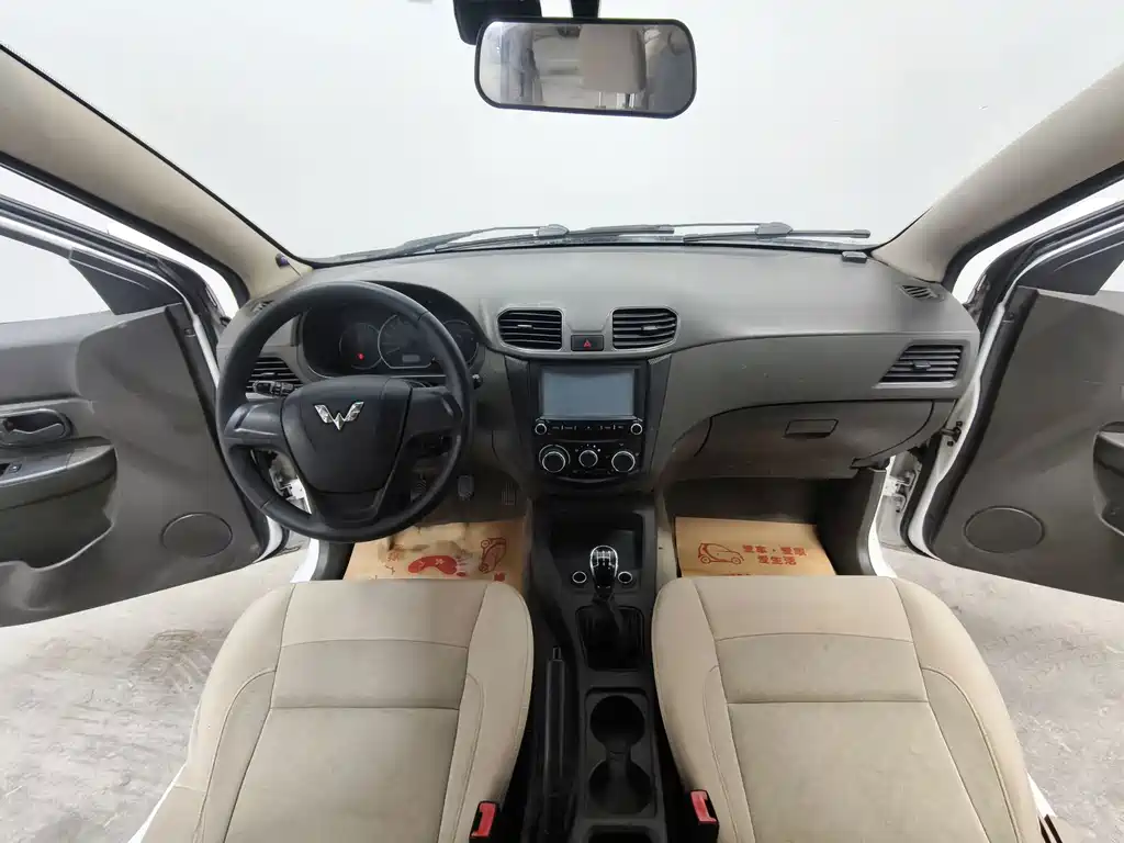 Wuling Hongguang — миниатюра 9