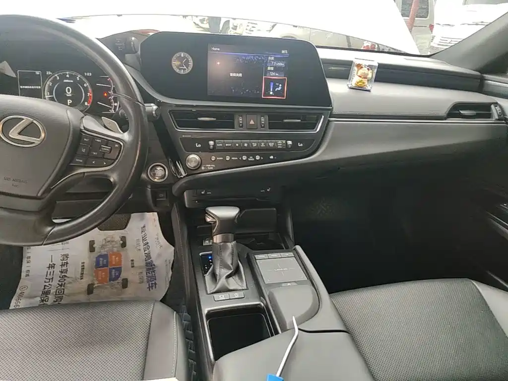 Lexus ES — миниатюра 13